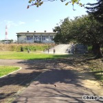 【2021年】うるま市の田場児童公園は広い広場と巨大コンクリート滑り台が楽しい！_ウォーキングロード2