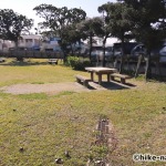 【2021年】うるま市の田場児童公園は広い広場と巨大コンクリート滑り台が楽しい！_休憩所1