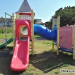 【2021年】うるま市の田場児童公園は広い広場と巨大コンクリート滑り台が楽しい！_遊具2