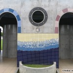 【2021年】連結型の巨大遊具が楽しすぎる！沖縄市の黒潮公園は広場と巨大遊具が魅力的な公園です！_トイレ正面