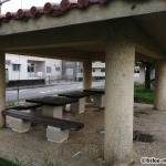 【2021年】連結型の巨大遊具が楽しすぎる！沖縄市の黒潮公園は広場と巨大遊具が魅力的な公園です！_休憩所