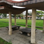 【2021年】連結型の巨大遊具が楽しすぎる！沖縄市の黒潮公園は広場と巨大遊具が魅力的な公園です！_休憩所3