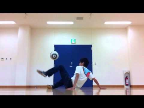 tokura style Freestyle Football_サムネイル画像(Kotaro Tokuda:https://youtu.be/zxh6FSlnFtY)